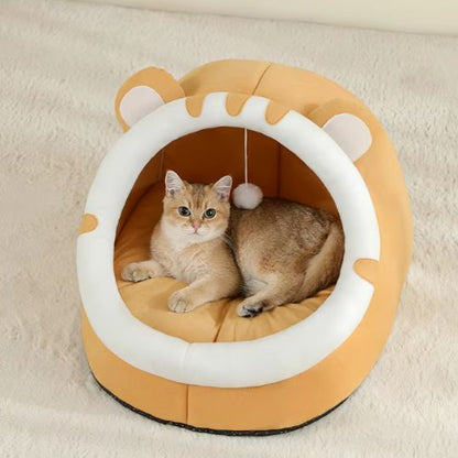 chat curieux dans niche à chat mimichat jaune