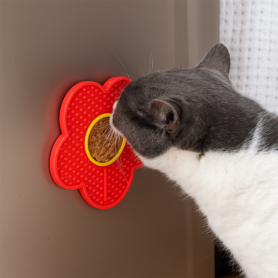 chat leche tapis lechage gourmifleur rouge