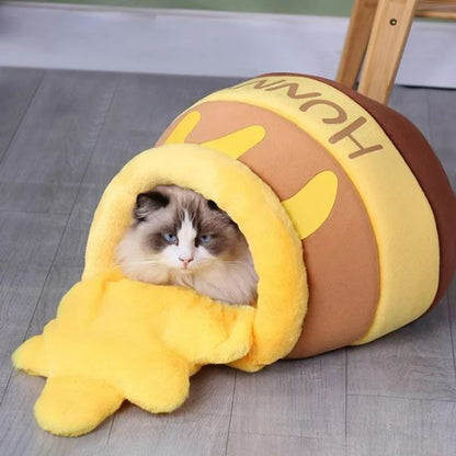 chat repose dans panier pour chat honeypuff