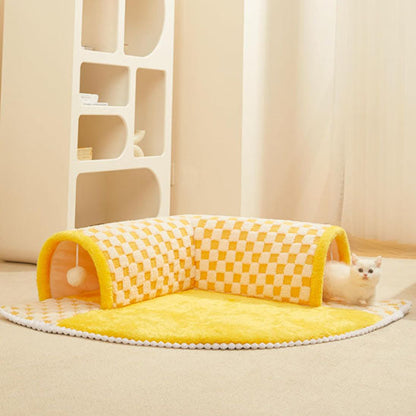 chaton blanc dans tunnel chat grottinou
